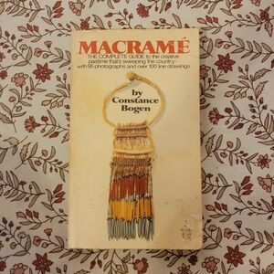 Macramé Guide by Constance Bogen